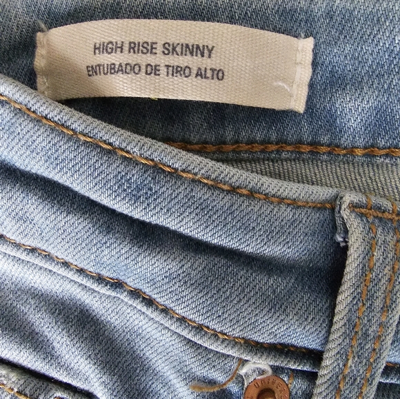 B4 Women's High-Rise Skinny Jeans - Universal Thread - Picture 14 of 15